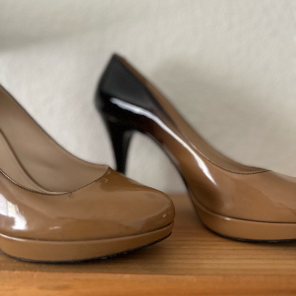 Prada Beige/Black Degrade Patent Leather Platform Pumps Size 8.5/39 - Picture 6 of 12